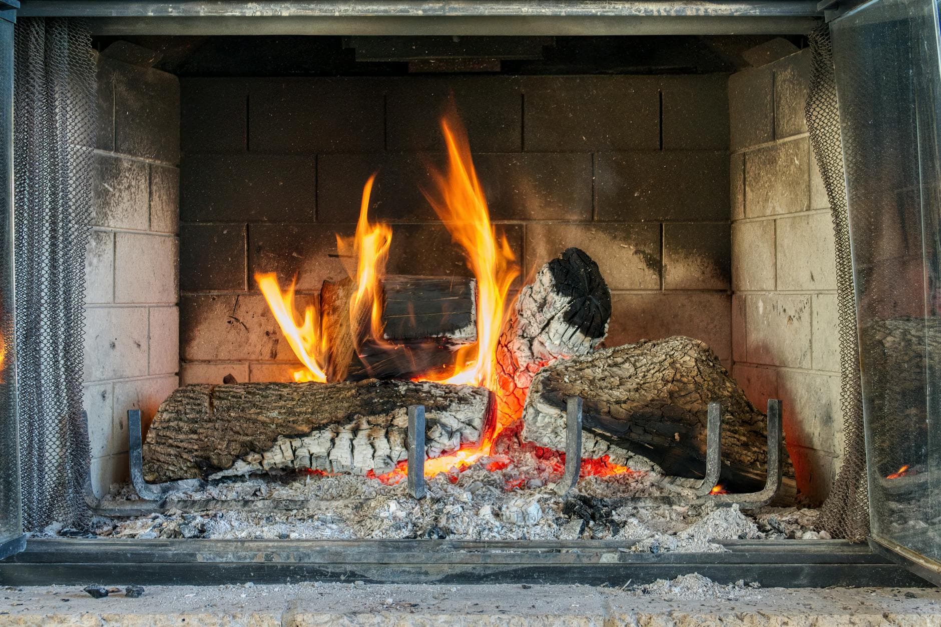 Fireplace Repair in Pasadena: Book a Technician
